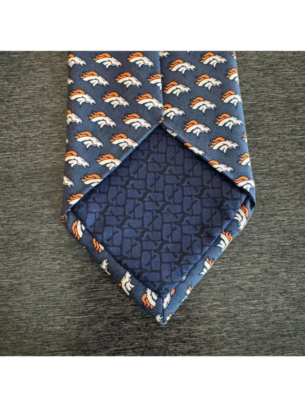 Vineyard Vines Custom Collection NFL Broncos Denver 100% Silk Tie Hand Made USA